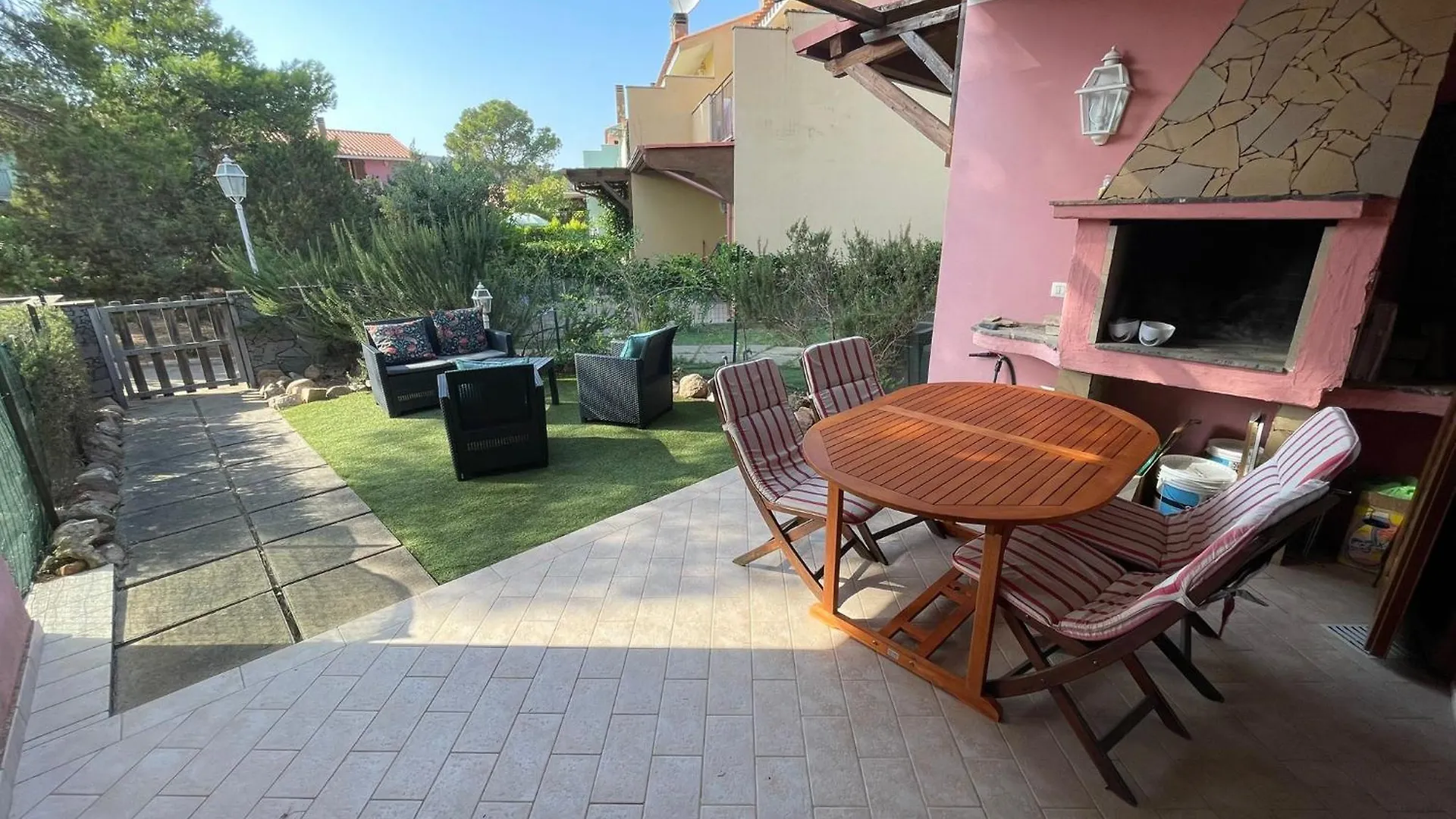 Casa Pintada, 400M To Beach Semesterbostad Porto Pino